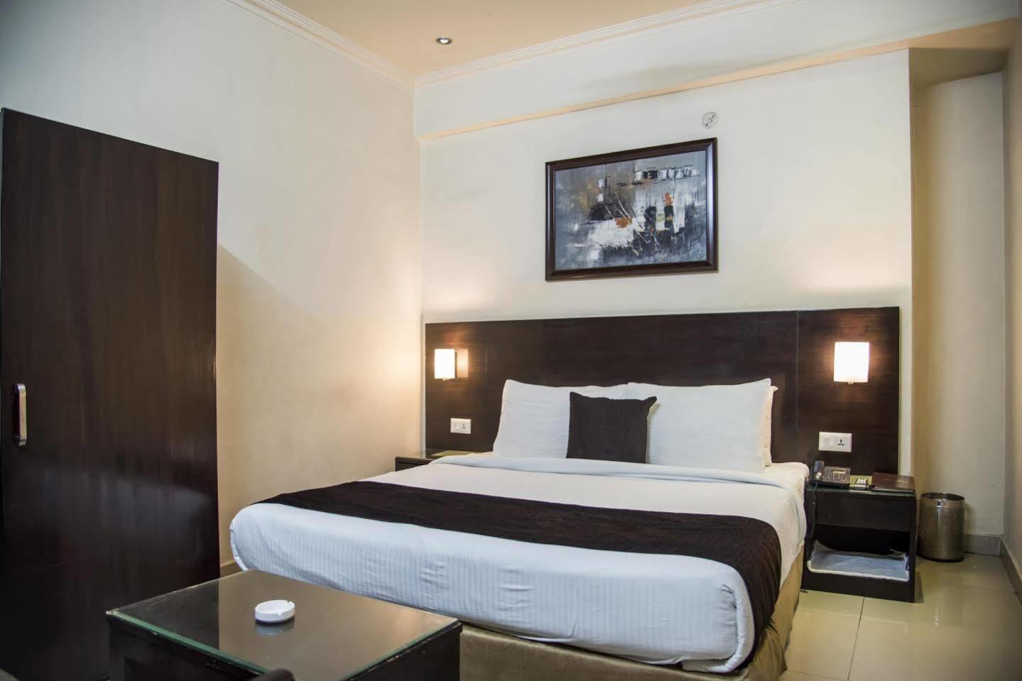 Anr Hotels Lucknow Ngoại thất bức ảnh