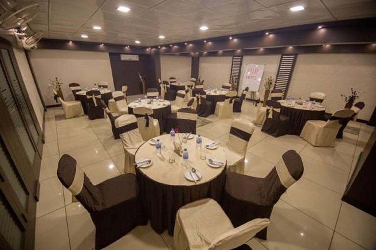 Anr Hotels Lucknow Ngoại thất bức ảnh